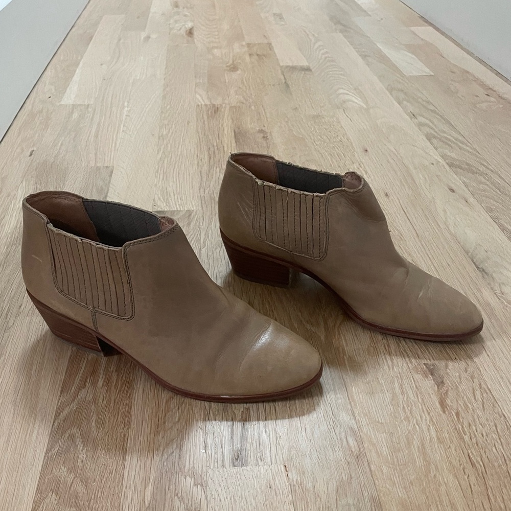 Madewell tan leather booties size 8.5